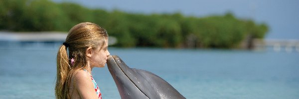 Delfin, Pocałunek, Woda, Dziewczynka