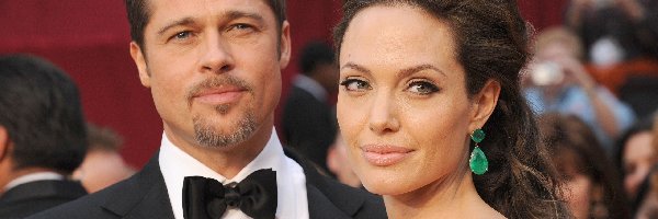 Angelina Jolie, Muszka, Brad Pitt. Kolczyk, Para