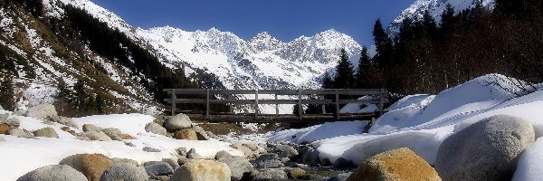 Mostek, Kamienie, Potok, Góry