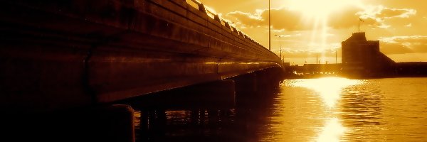 Słońce, Rzeka, Most