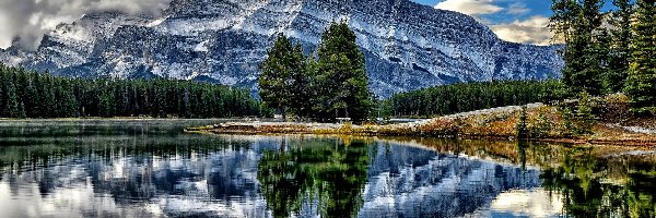 Szczyt Mount Rundle, Kanada, Drzewa, Odbicie, Góry, Lasy, Jezioro Two Jack Lake, Park Narodowy Banff