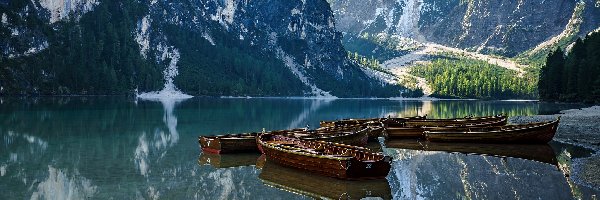 Włochy, Dolomity, Góry, Łódki, Jezioro Pragser Wildsee