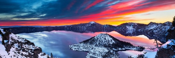 Zachód słońca, Jezioro Kraterowe, Wyspa Czarodzieja, Zima, Stan Oregon, Stany Zjednoczone