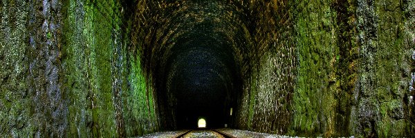 Kolejowy, Tunel