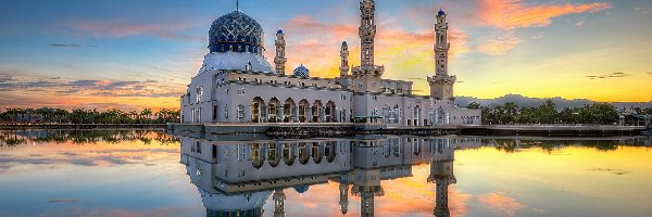 Zatoka Likas, Kota Kinabalu, Meczet City Mosque, Wschód Słońca, Borneo, Malezja