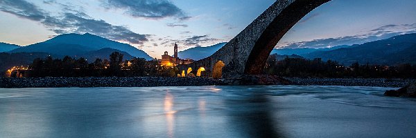 Rzeka, Most, Włochy