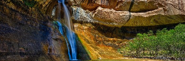 Stany Zjednoczone, Park Narodowy Capitol Reef, Stan Utah, Wodospad Calf Creek Falls, Skały