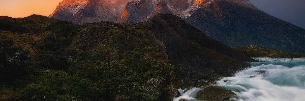 Park Narodowy Torres del Paine, Góry, Zachód słońca, Andy, Chile, Rzeka, Wodospad