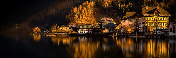 Domy, Jezioro Hallstättersee, Góry Alpy Salzburskie, Łabędź, Miasteczko Hallstatt, Austria