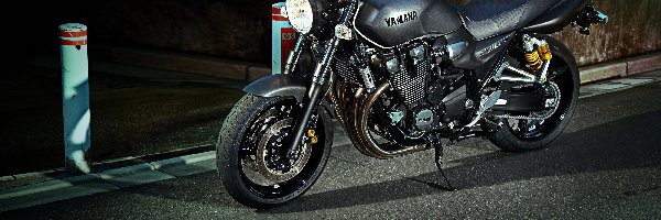2014, Yamaha XJR1300, Motocykl