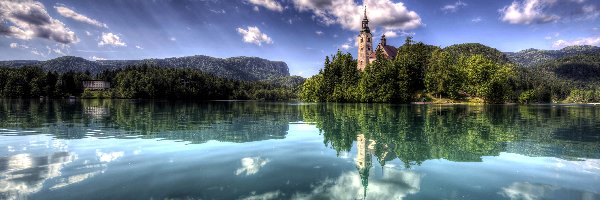Słowenia, Jezioro Bled, Wyspa Blejski Otok, Obłoki, Kościół