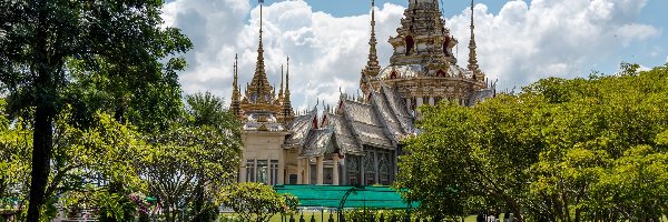 Prowincja Nakhon Ratchasima, Drzewa, Tajlandia, Świątynia Mahawiharn Temple