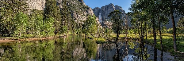 Rzeka, Park Narodowy Yosemite, Drzewa, Góry, Stan Kalifornia, Stany Zjednoczone