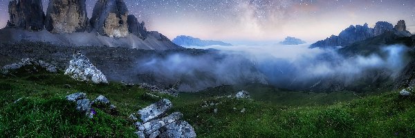 Mleczna droga, Tre Cime di Lavaredo, Mgła, Góry Dolomity, Włochy, Trawa, Kamienie