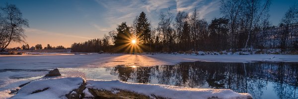 Śnieg, Gmina Lempäälä, Zachód słońca, Promienie słońca, Zima, Rzeka, Drzewa, Finlandia