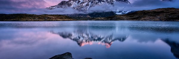 Góry Cordillera del Paine, Park Narodowy Torres del Paine, Jezioro Pehoé, Masyw Torres del Paine, Patagonia, Chile