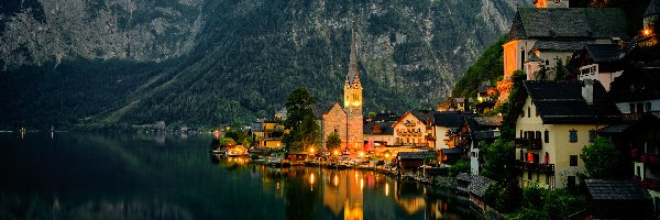Domy, Kościół, Jezioro Hallstättersee, Góry, Hallstatt, Austria