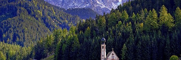 Włochy, Góry, Dolina Val di Funes, Kościółek św. Jana w Ranui, Dolomity