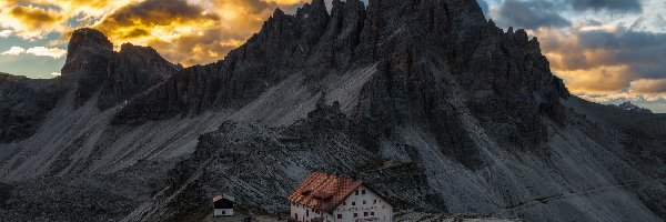Chmury, Masyw Tre Cime di Lavaredo, Domy, Włochy, Dolomity, Góry