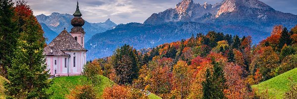 Berchtesgaden, Sanktuarium Maria Gern, Niemcy, Alpy Salzburskie, Drzewa, Droga, Góry, Kościół, Jesień, Bawaria
