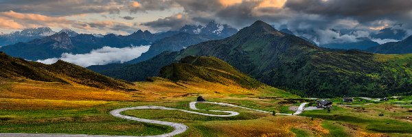 Chmury,  Passo di Giau, Włochy, Łąka, Wzgórza, Kręta, Droga, Dolomity, Góry, Prowincja Belluno