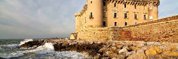 Zamek w Palo, Miejscowość Ladispoli, Castello Odescalchi a Palo, Morze, Włochy