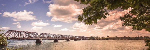 Most, Chmury, Lato, Rzeka