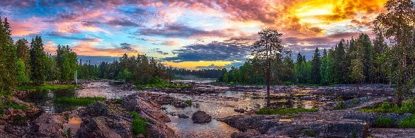 Chmury, Wschód słońca, Kiiminki, Teren Koiteli, Rzeka Kiiminkijoki, Kamienie, Drzewa, Finlandia, Las