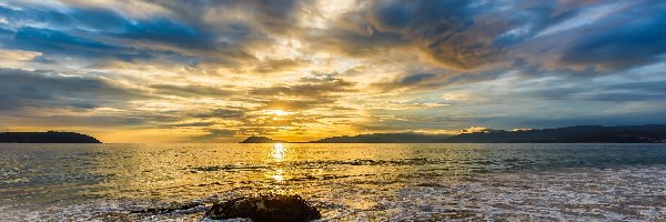 Chmury, Portosin, Plaża Playa de Coira, Galicja, Hiszpania, Wschód słońca, Morze