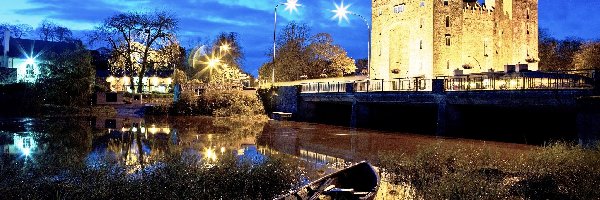 Zamek Bunratty, Irlandia, Hrabstwo Clare, Rzeka Shannon, Łódka