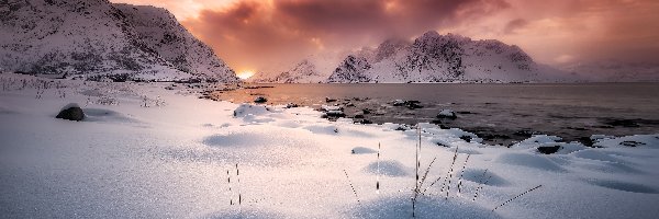 Góry, Vareid, Zima, Morze, Lofoty, Norwegia