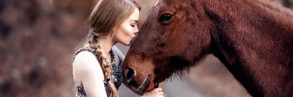 Koń, Dziewczyna