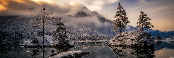 Zima, Góry Alpy, Jezioro Hintersee, Drzewa, Bawaria, Niemcy