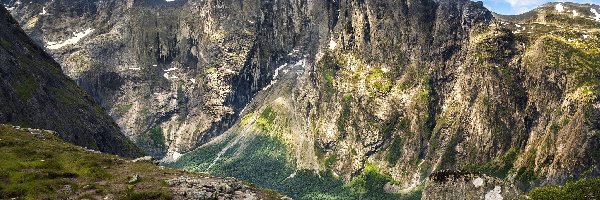 Norwegia, Dolina Romsdalen, Okręg Møre og Romsdal, Ściana Trolli - Trollveggen, Góry Romsdalsalpane