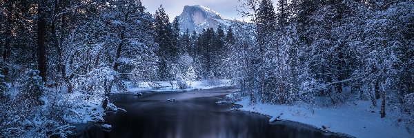 Góry, Zima, Stany Zjednoczone, Stan Kalifornia, Rzeka Merced River, Las, Drzewa, Park Narodowy Yosemite