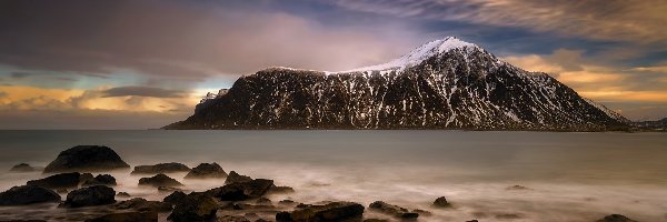 Kamienie, Góra, Szczyt Hustind, Morze Norweskie, Lofoty, Norwegia