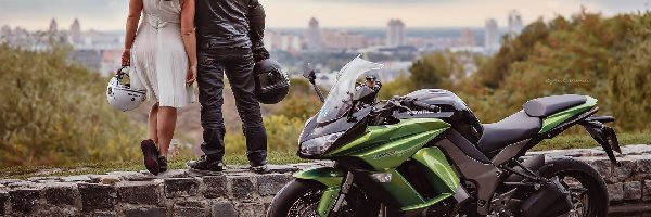 Para, Zakochana, Motocykl