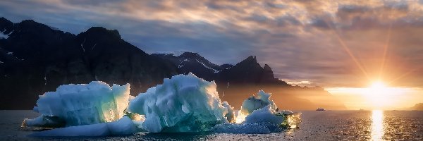 Grenlandia, Wschód Słońca, Fiord Kangertittivaq, Lód, Bryły