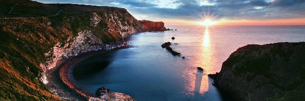 Zatoka Lulworth Cove, Dorset, Chmury, Wschód słońca, Wybrzeże Jurajskie, Morze, Klif, Anglia