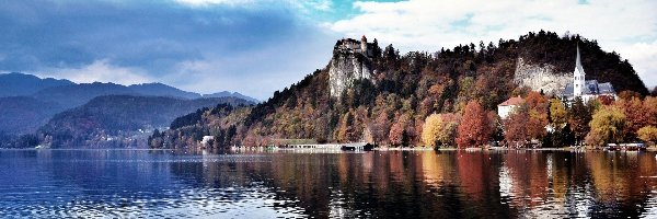 Słowenia, Jezioro Lake Bled, Bled, Zamek Bled Castle, Kościół