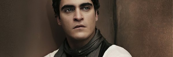 szalik, ciemne włosy, Joaquin Phoenix