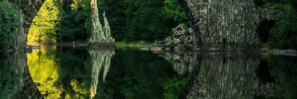 Jezioro Rakotz, Park Rododendronów Kromlau, Most Diabła, Saksonia, Niemcy, Most łukowy, Kamienny