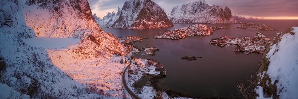 Wieś Reine, Lofoty, Droga, Góry, Wyspa Moskenesoya, Morze Norweskie Zima, Domy,  Norwegia