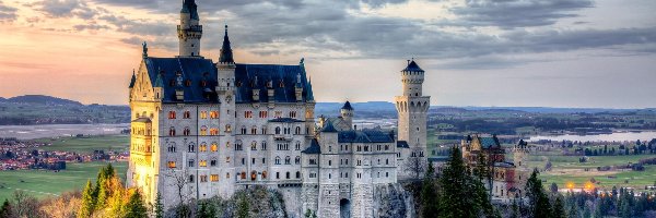 Niemcy, Zamek Neuschwanstein, Bawaria, Drzewa, Skały