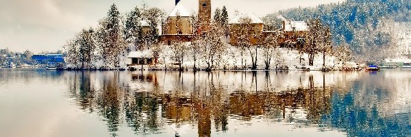 Zima, Jezioro, Kościół