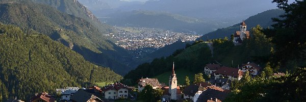 Południowy Tyrol, Gmina Bolzano, Drzewa, Kościół, Rejon Trydent-Górna Adyga, Góry Alpy, Domy, Włochy