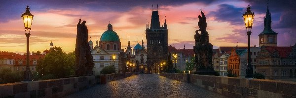 Wschód słońca, Most Karola, Latarnie, Praga, Czechy, Budynki, Figury