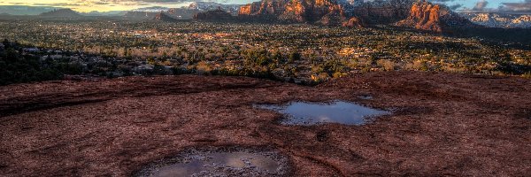 Chmury, Ciemne, Navajo Red Rocks, Skały, Góry, Stany Zjednoczone, Arizona, Miasto Sedona, Kałuże