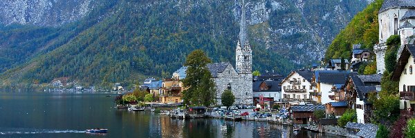 Góry, Kościół, Miasteczko, Hallstatt, Austria, Jezioro Hallstattersee, Drzewa, Domy, Lasy