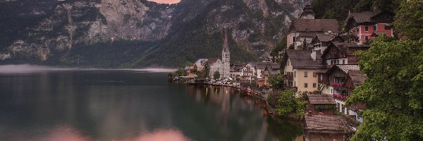 Domy, Miasteczko, Drzewa, Jezioro Hallstattersee, Hallstatt, Góry, Alpy, Austria